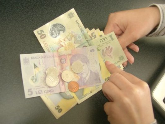 Euro sare de 4,53 lei